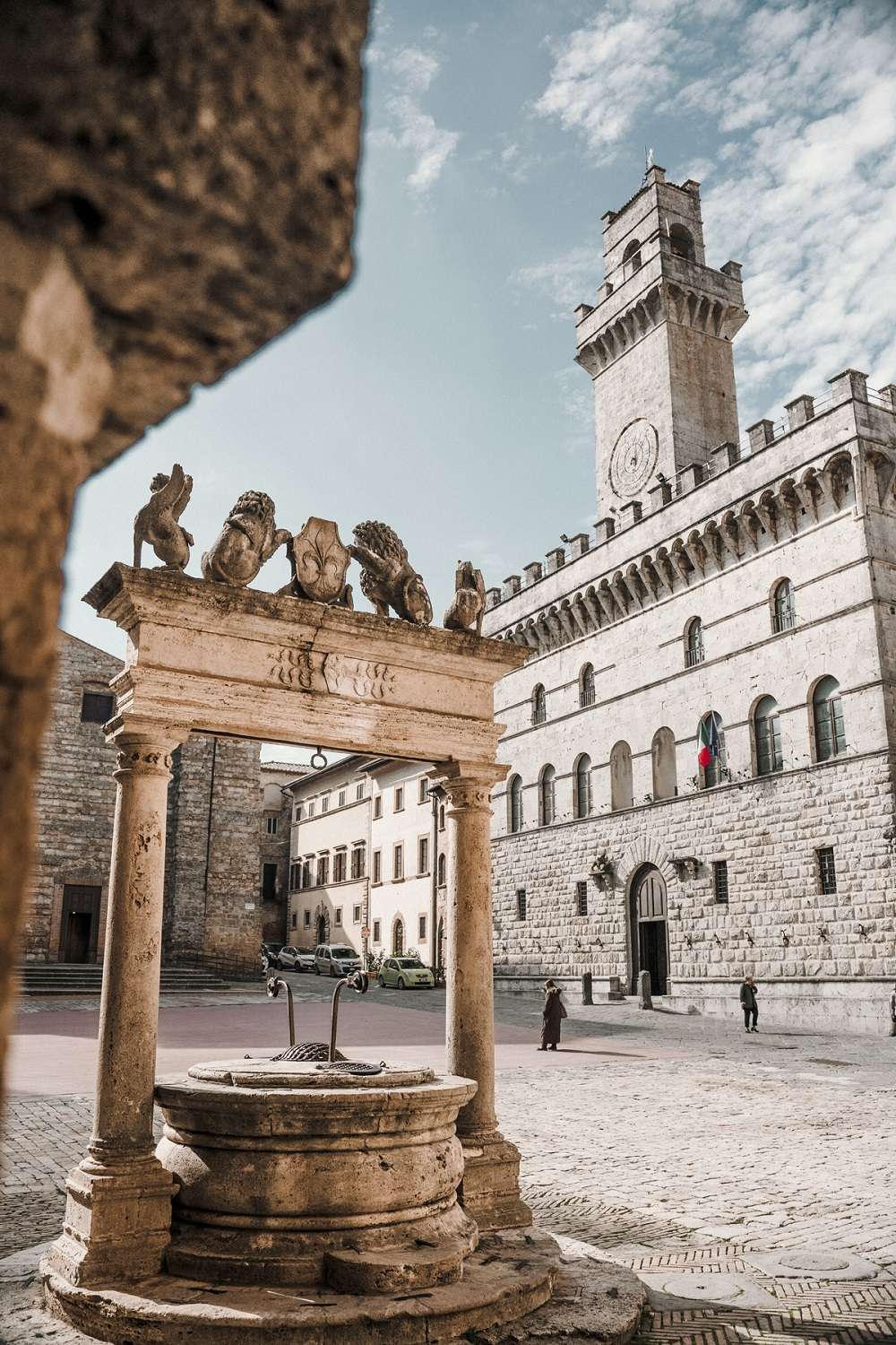 Gestione alberghiera, hospitality performance e servizi operativi.